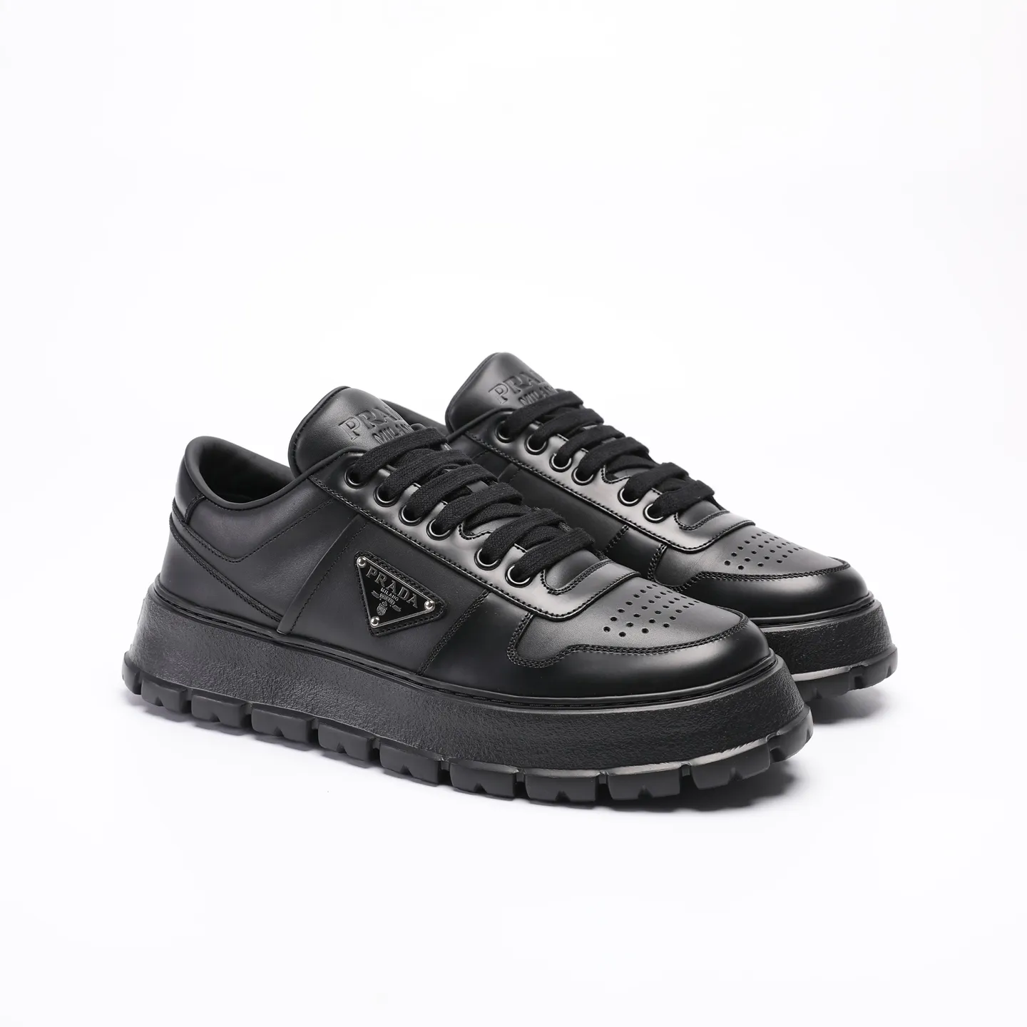 Batch 580 [PRADA] Men's shoes are popular in the counter, official website is synchronized, high-quality shipments. Fabric: original cowhide with snakeskin. Lining: cowhide foot pads + cowhide lining. Outsole: original foam sole. Size: 38-46